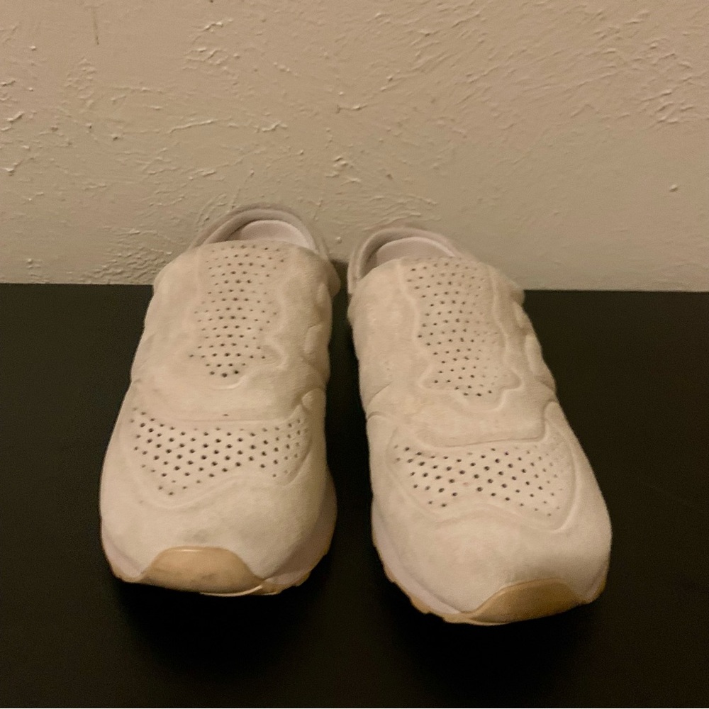 New Balance Womens 574 Light Pink Slip On suede Shoes - Picture 3 of 9